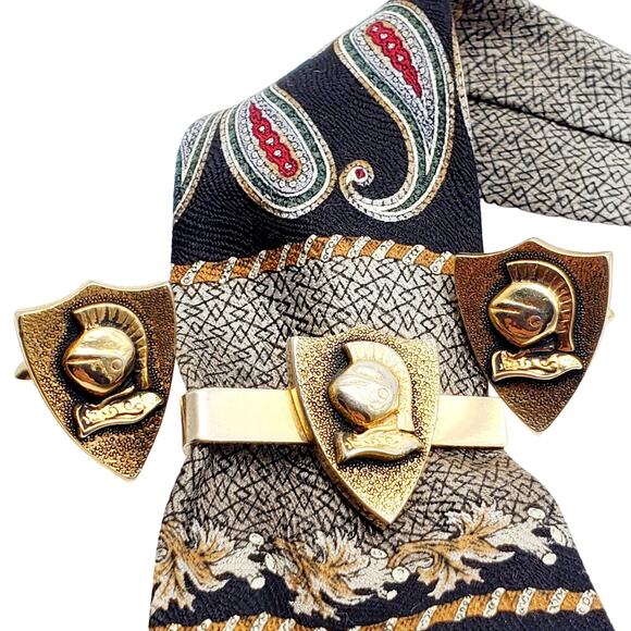 Swank Knight Shield Cufflinks & Tie Clip Bar Clasp Soldier Gold Tone Set Vintage - Picture 2 of 7